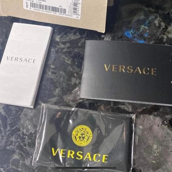 NEW Versace kids sunglasses - Picture 4 of 4